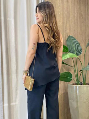 Conjunto Feminino Pantalona com Blusa Assimétrica em Tecido Duna – Elegância leve, conforto absoluto